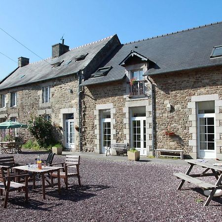 Hotel La Quebecoise 디난 외부 사진