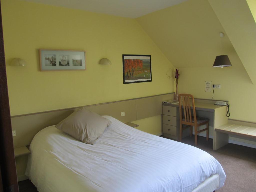 Hotel La Quebecoise 디난 객실 사진