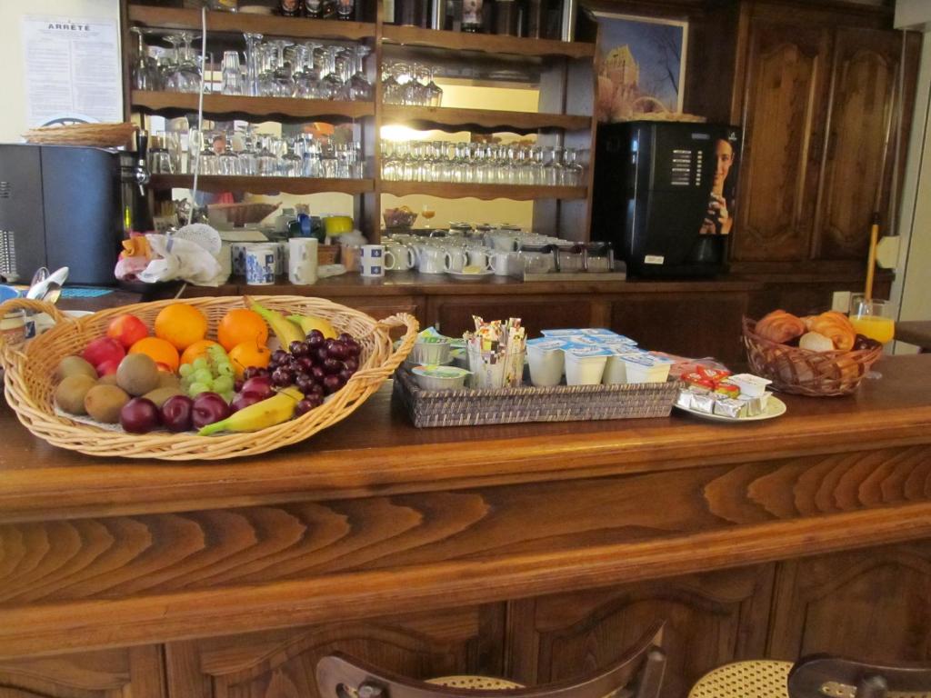 Hotel La Quebecoise 디난 외부 사진
