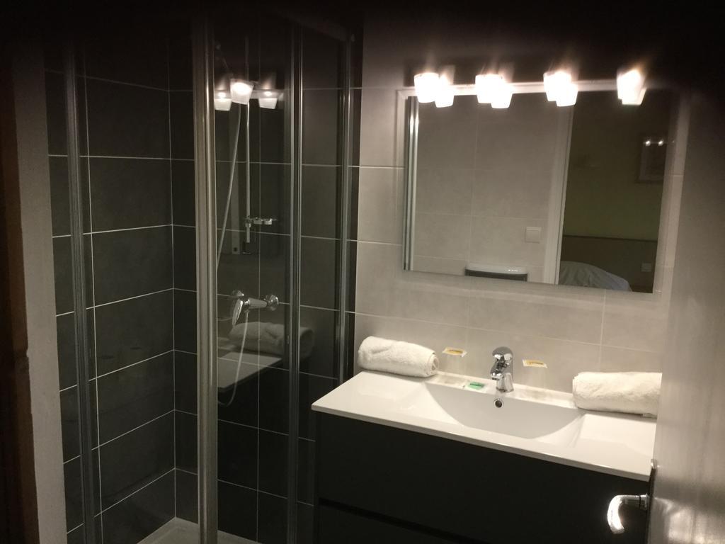 Hotel La Quebecoise 디난 외부 사진