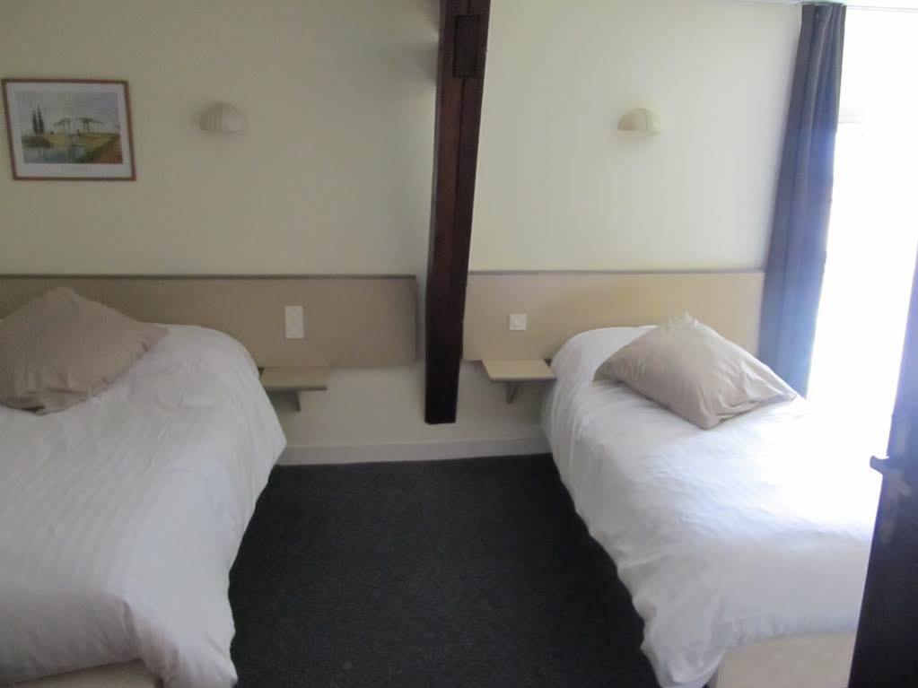 Hotel La Quebecoise 디난 외부 사진