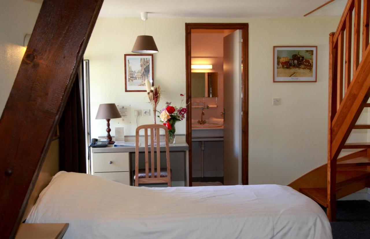 Hotel La Quebecoise 디난 외부 사진